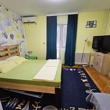 Appartement Apartman Yellow House à Novi Sad Extérieur photo