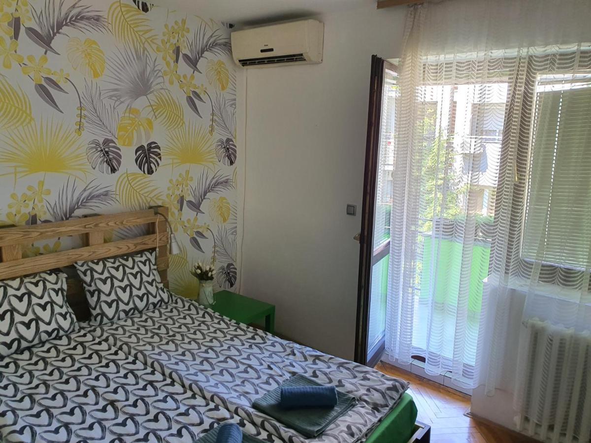 Appartement Apartman Yellow House à Novi Sad Extérieur photo